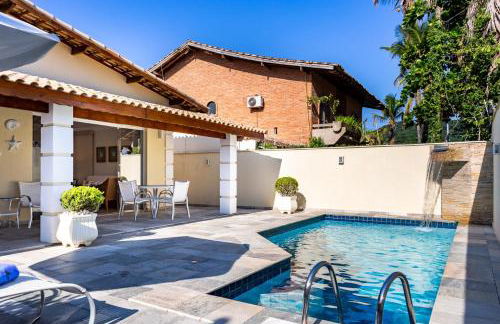 Linda casa na praia da Enseada - 150mts da praia - Foto 9