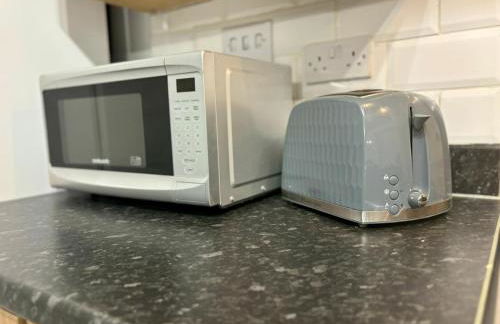 Eskdale Townhouse- Spacious 4BR ,Crawley, Free Wifi, Parking, fully equipped, contractor friendly, temporary relocations welcome, near Gatwick Airport - Foto 42