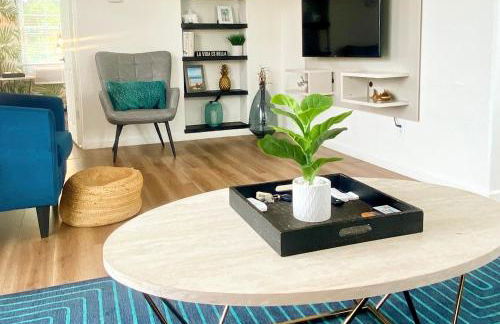 Crown Point Home w/ Cowboy Pool 2 Blocks to Bay - Foto 9