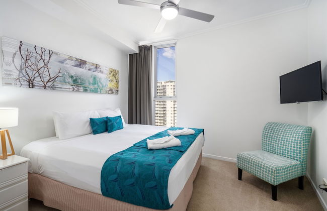 Reflection Tower Two - Photo 15