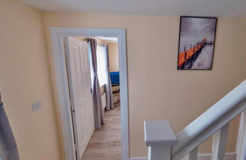 Cosy Home-Sleeps 5- Private Garden- Free Parking - Foto 16