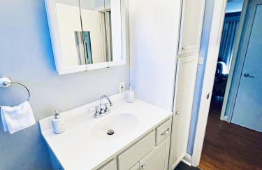 The Charming Cozy 4-Bedroom Getaway in Glen Burnie - Foto 12