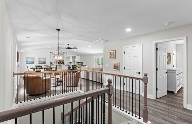 Fireside Fun by Avantstay Sleeps 18 Waterfront + Pool - Foto 34