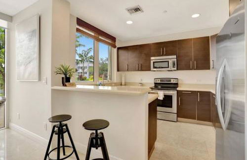 Coastal Condo Deerfield Beach Retreat 3 bed 2 bath - Photo 8