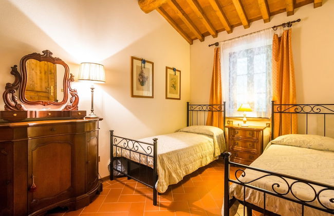 Holiday Home in Town Center with Pool, Garden, Hot Tub - Photo 17