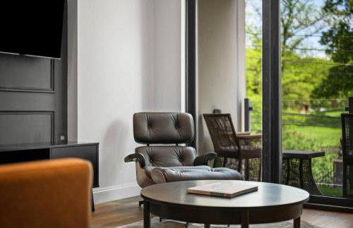 Immaculate Penthouse Double King Suite on Butler St with rooftop deck and free off street parking - Foto 8