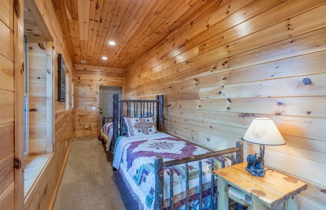 Luxury 4200 Sqft Log Cabin on 50 Acres Sleeps 16 - Foto 44