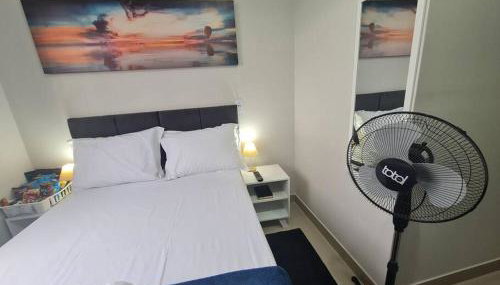 Kitnet304 centro,c linda vista janela, tv smart - Foto 2