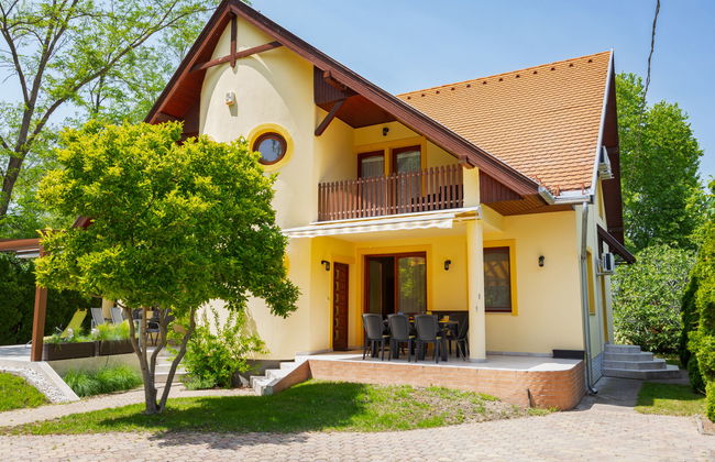 4 bedroom Apartment in Balatonszárszó with garden and terrace - Photo 30