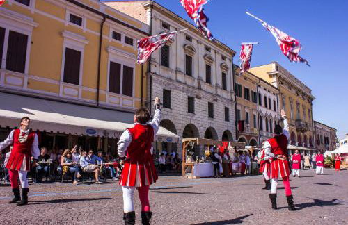 The History Apartment - Photo 24