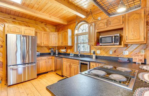 Athol Cabin with Deck and Fire Pit, 10 Mi to Lake - Foto 9