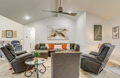 Riverfront Retreat with Fire Pit and Deck - Foto 3