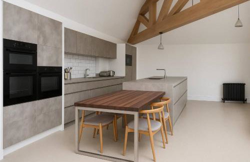 Bridge House Modern Comfort in Historic Stone - Foto 3