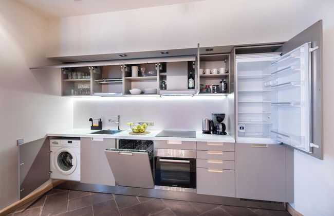 Audeju Two Bedroom With Two Bathrooms - Photo 9