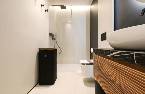 Spacious & Luxurious - Fully Renovated & Equipped 2BR Suite - Historical Centre - Photo 11