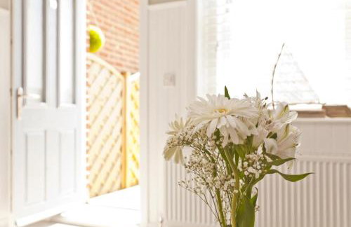 COASTGUARD COTTAGES by BOURNECOAST - A Charming Victorian Holiday Home with SEA VIEWS, HOT TUB and Garden - HB6098 - Foto 26