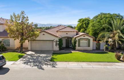 Desert Oasis w Pool Spa BBQ Outdoor Dining Under the Palms Calle Tolosa by AvantStay - Foto 37