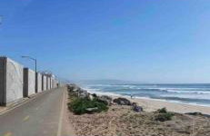 Cheerful house with EV, Parking & backyard - Foto 9