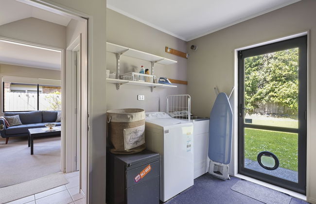 Spacious Family Home -Fully Fenced Yard - Foto 27