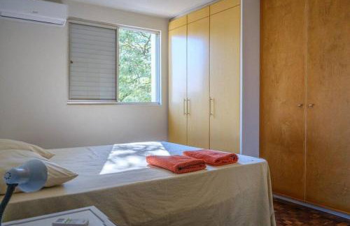 Apartamento Suite mais 2 QTS Espaçoso Ar Cond SQ21 - Foto 2