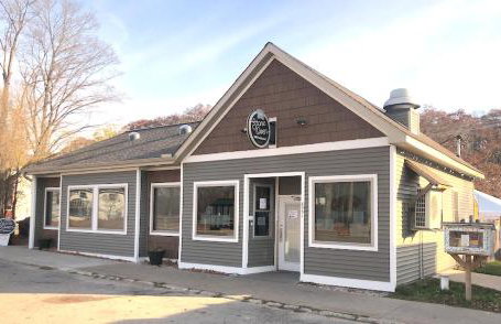 Bryan Lake Oasis in Downtown Lake Ann - Foto 35