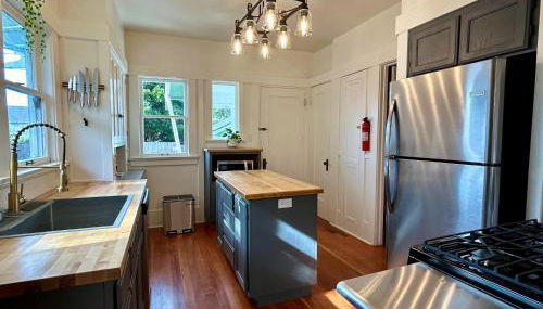 *Boho Bungalow-King-Backyard-Full Kitchen-W/D* - Foto 5