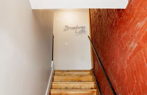 Soaring 2BR Parkside Loft Walkable to it All - Foto 25