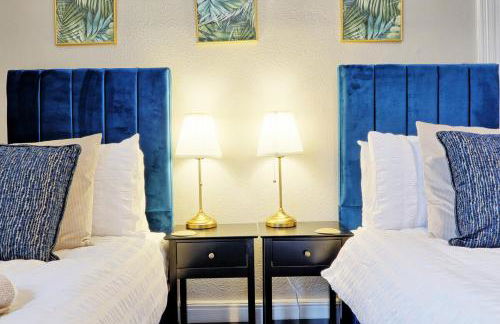 Large 5-Bedroom Home, Perfect for Long Stays & Team Accommodation - Foto 39