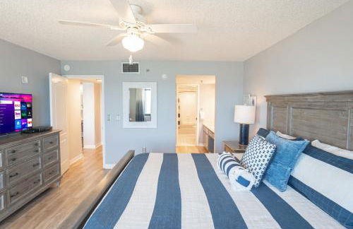 Luxury, Direct Oceanfront Unit and Balcony, Northeast Corner, Heated Pool, Garage Parking - Photo 46