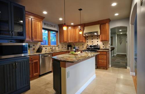 Amazing Views, Amazing Modern Broadmoor Home - Foto 32