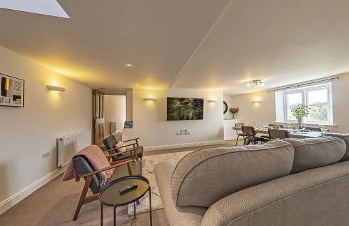 Stunning Barn Conversion with HOT TUB and ALPACAS - Ty Cerrig Barn - Photo 11