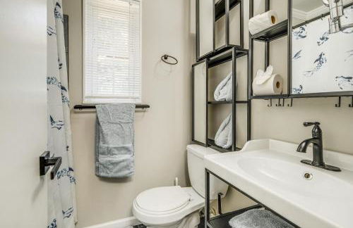 Arlington Townhome with Furnished Patio! - Photo 12