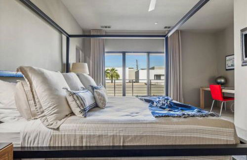 Stylish Gated TH + private heated pool + hot tub - Foto 30