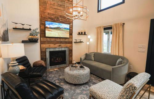 Valley View Resort Cabin #4, 2-Bed, Modern-Luxury with Hot Tub in Canaan Valley, WV - Photo 6