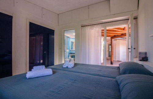 GuestHost - Villa With Private Garden, Parking & Shared Pool! - Foto 19