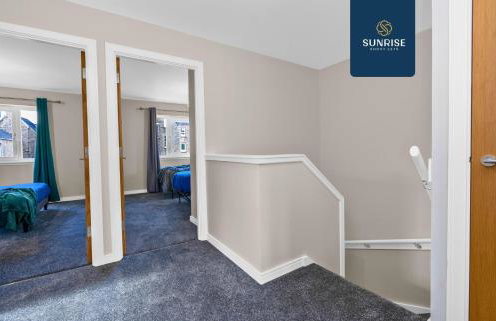 L2 - INVOICE and REDUCED PRICE only via SUNRISE SHORT LETS DUNDEE, Stunning 4 Bed House with 6 Beds and 3 bathrooms, TVs in each room, Free Parking, Fully Equipped, Local Amenities, Easy Ring Road Access, Special Rates and ONLY 9 Mins to STANNERGATE Ports - Foto 38