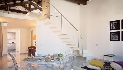 Right House - Characteristic Marina District - Photo 2