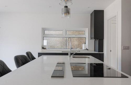 Delightful family home with parking, 8 minutes to beach - Foto 12