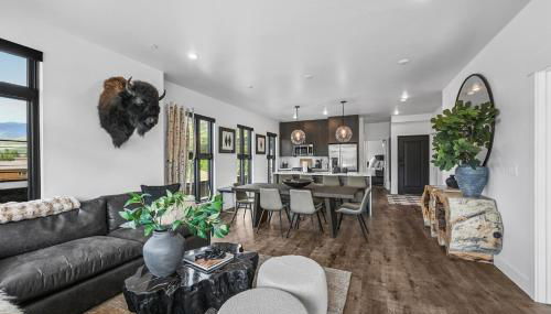 4-Season Modern Mountain Penthouse with Private Hot Tub & Scenic Views - Foto 4