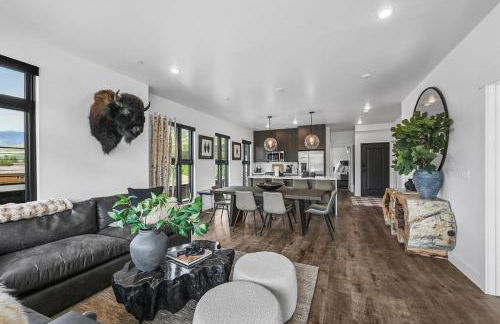 4-Season Modern Mountain Penthouse with Private Hot Tub & Scenic Views - Foto 4