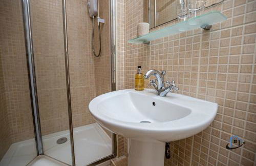 The Old Plough, mix of 1 bed and 3 bed units, rustic charm, super king bed or twins, en-suite, secure parking - Foto 4