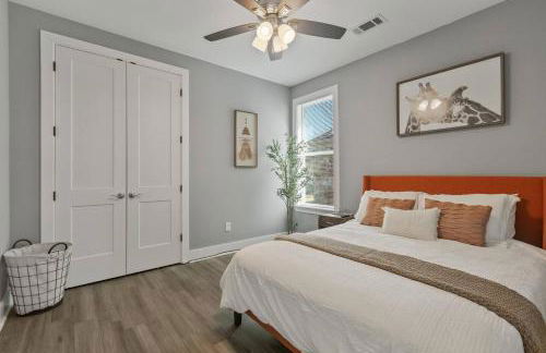 Gated Parking + Fire Pit | Near Zoo + Rhodes - Foto 11