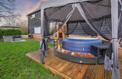 The Dairy Cottage with hot tub & pizza oven - Photo 13