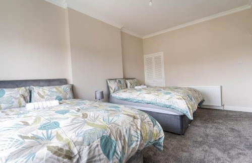 4 Bedrooms Homely House - Sleeps 6 Comfortably with 6 Double Beds,Glasgow, Free Street Parking, Business Travellers, Contractors, & Holiday-Goers, Near All Major Transport Links in Glasgow & City Centre, Perfect for Common Wealth Games 2026 - Foto 24