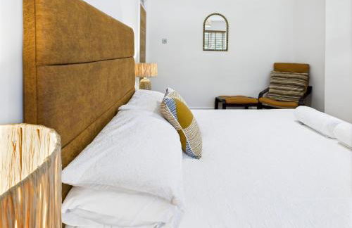 5-Bed Retreat with Hot Tub, Garden & Relaxing Views - Foto 48