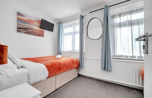 Bella Homes-Spacious 4 bedroom Modern Town house Romford - Foto 11