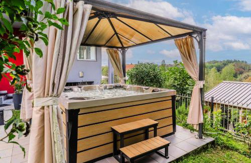 Riverside House with Pool and Hot Tub - Happy Rentals - Foto 24