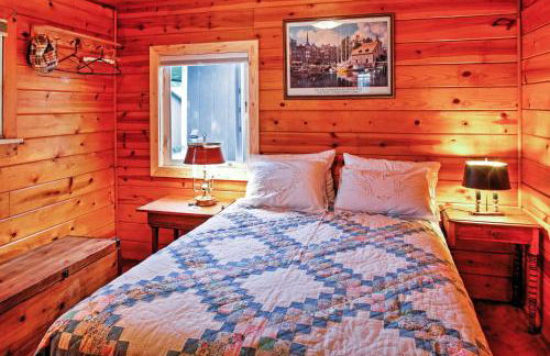 Newport Cabin with Lakefront Private Porch and Grill! - Foto 21