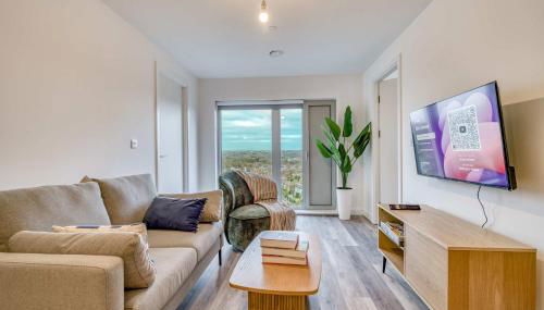 2-BR City View Apartment - Near Salford Royal - Foto 2