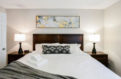 Modern + Cozy Townhome - minutes to Avalon w/king - Foto 44